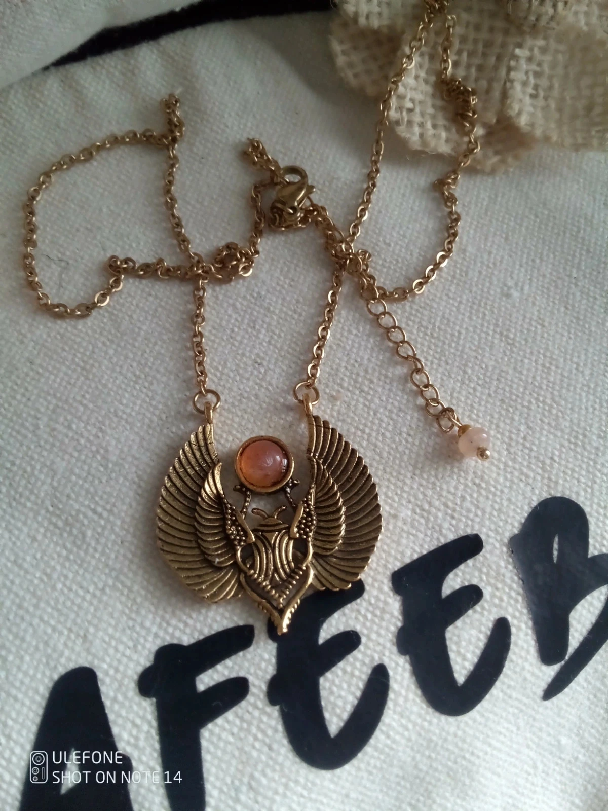 Collier scarabée doré avec pierre naturelle du soleil – photo 2